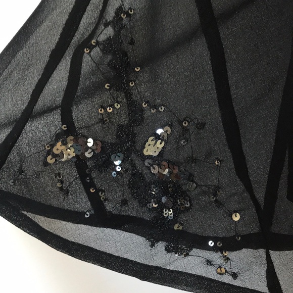 Classic LBD with subtle sequin details - Picture 3 of 5